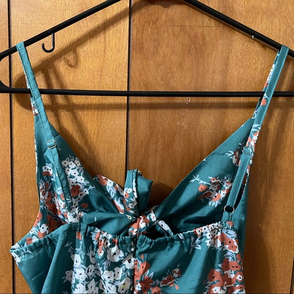 NWOT Tie on Front Flowers Floral Green Slit Midi Dress Size M - Picture 5 of 13
